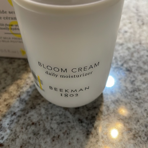 Beekman 1802 -9 (NINE) products from Beekman 1802 - Picture 7 of 7